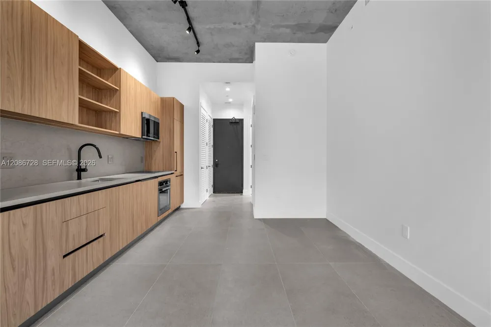 91 NW 27th St #403 Miami, FL 33127