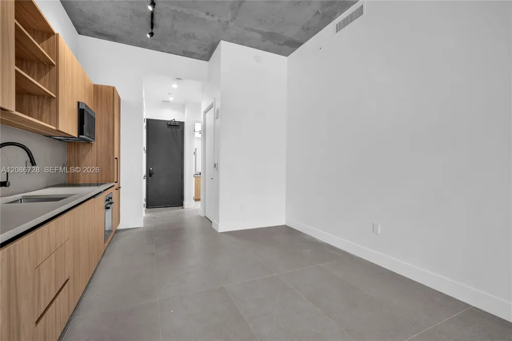 91 NW 27th St #403 Miami, FL 33127
