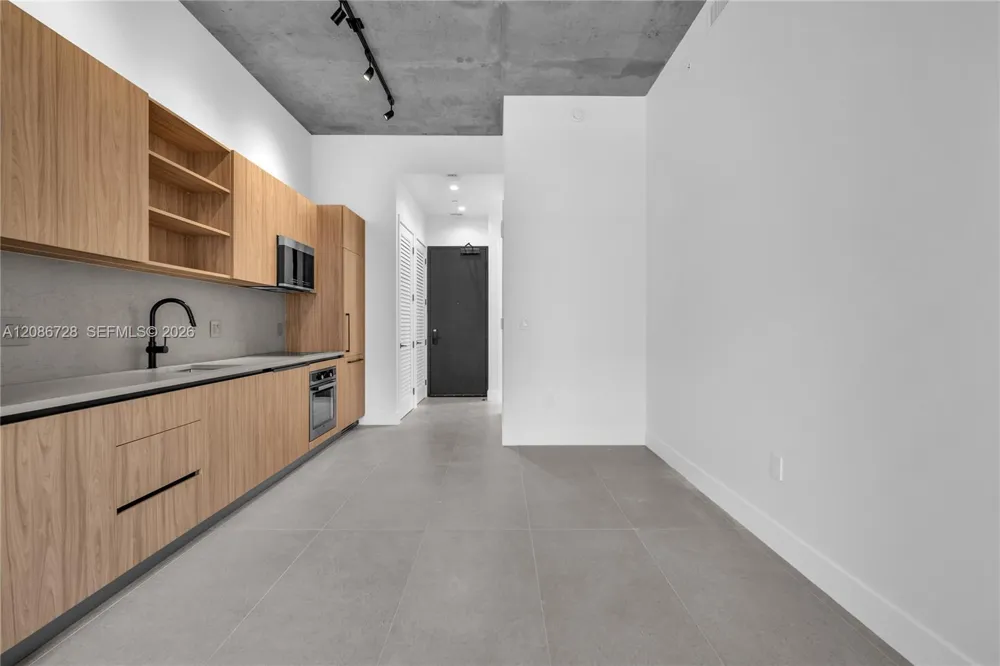 91 NW 27th St #403 Miami, FL 33127