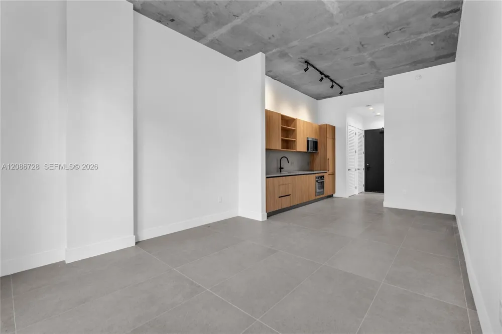 91 NW 27th St #403 Miami, FL 33127