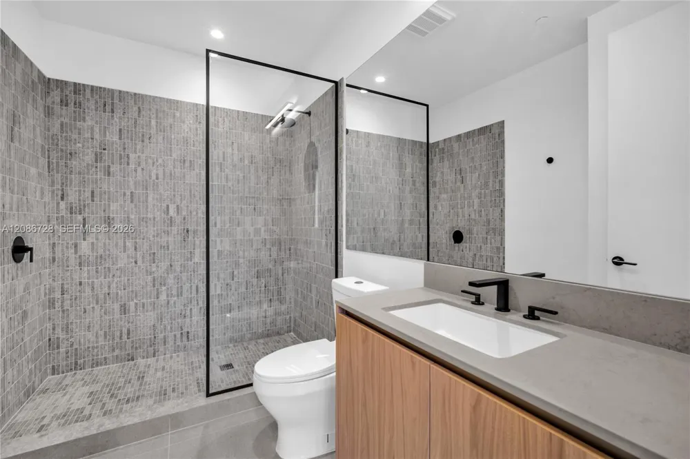 91 NW 27th St #403 Miami, FL 33127