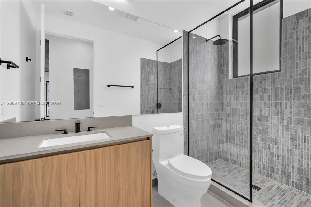 91 NW 27th St #403 Miami, FL 33127