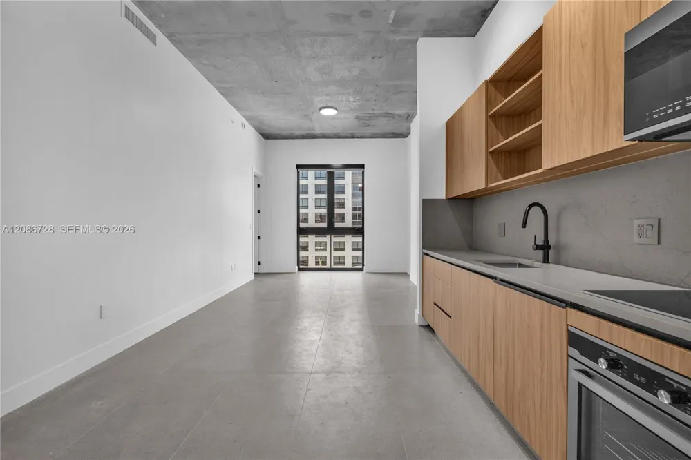 91 NW 27th St #403 Miami, FL 33127