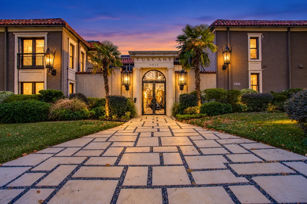 5934 Sandhurst Lane #208 Dallas, TX 75206