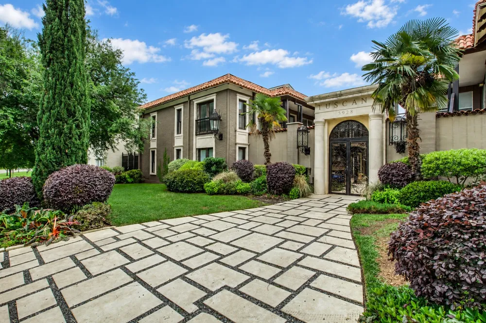 5934 Sandhurst Lane #208 Dallas, TX 75206