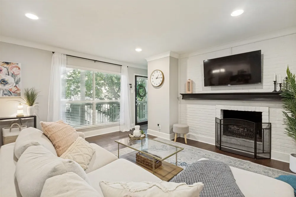 5934 Sandhurst Lane #208 Dallas, TX 75206