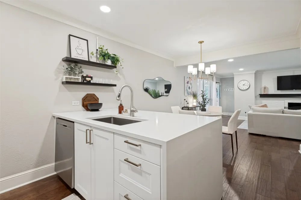 5934 Sandhurst Lane #208 Dallas, TX 75206