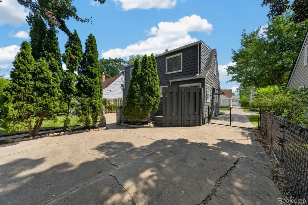 431 Edgeworth Avenue Royal Oak City, MI 48067