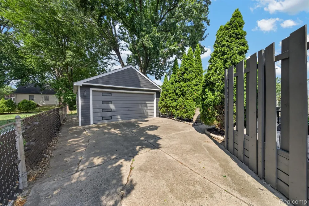 431 Edgeworth Avenue Royal Oak City, MI 48067