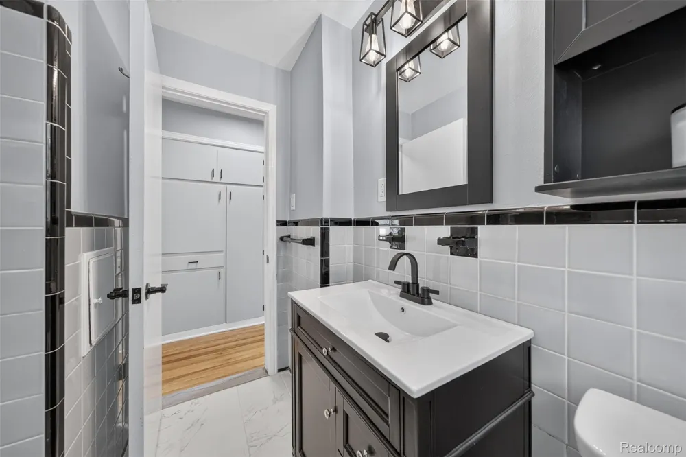 431 Edgeworth Avenue Royal Oak City, MI 48067