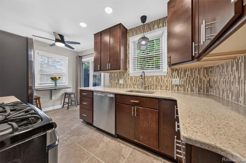 431 Edgeworth Avenue Royal Oak City, MI 48067