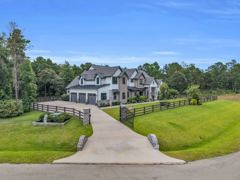 7190 Morningbrook Drive Montgomery, TX 77316