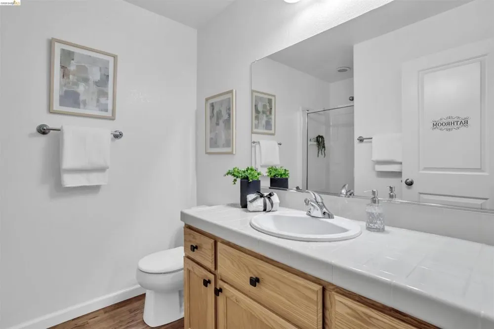 1543 Nevin Plz Richmond, CA 94801