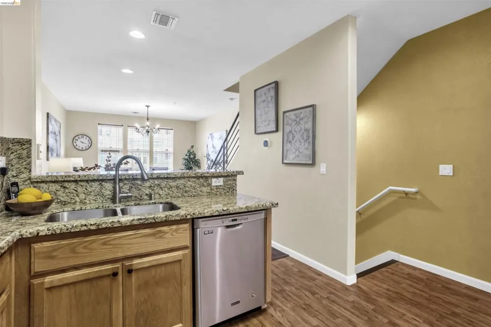 1543 Nevin Plz Richmond, CA 94801