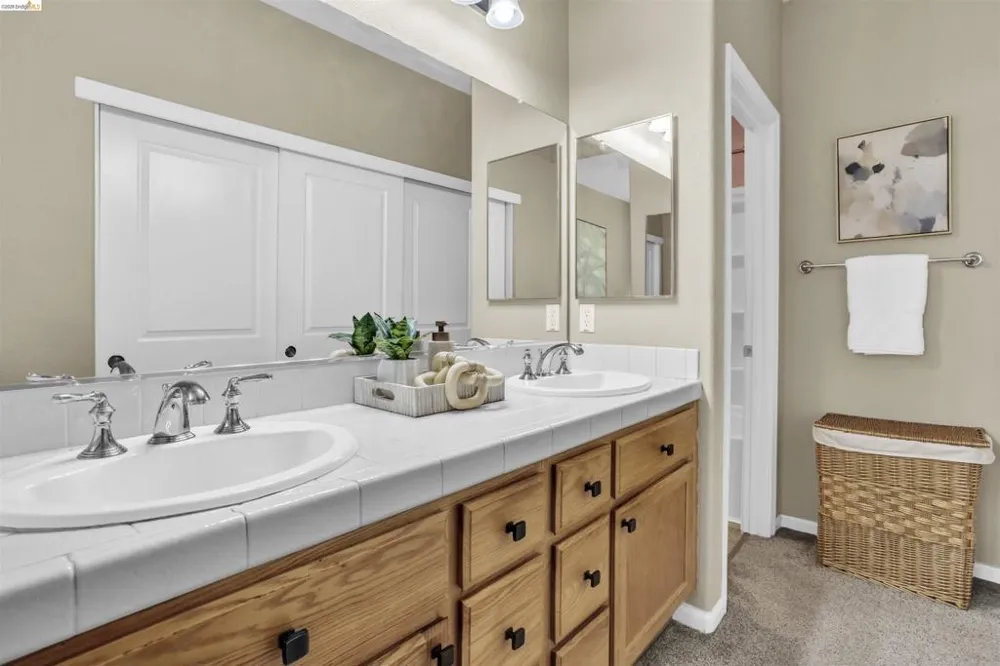 1543 Nevin Plz Richmond, CA 94801
