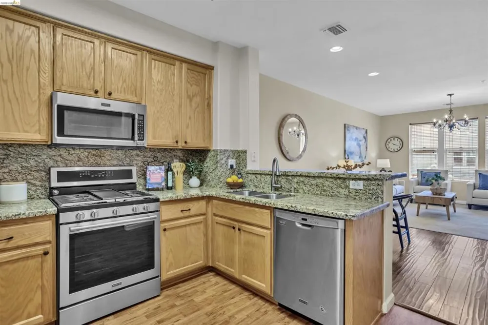1543 Nevin Plz Richmond, CA 94801