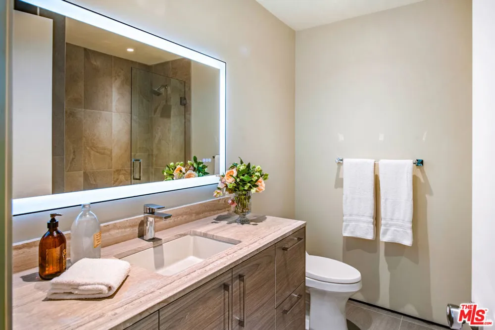 3526 Wrightwood Court Studio City, CA 91604