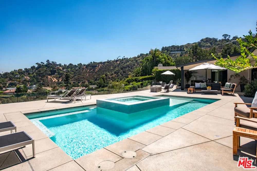 3526 Wrightwood Court Studio City, CA 91604