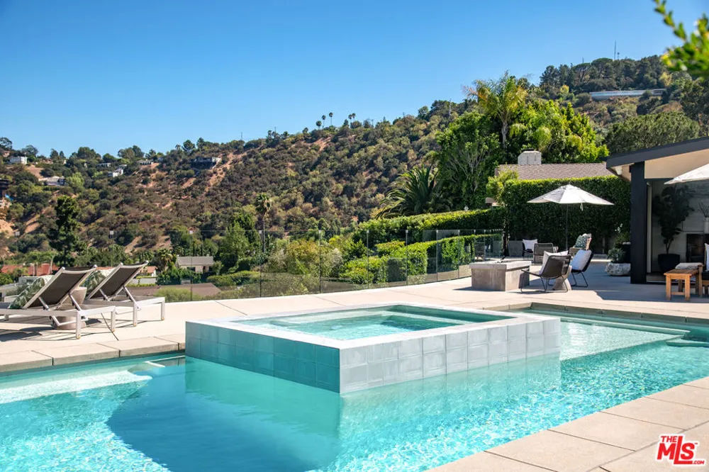 3526 Wrightwood Court Studio City, CA 91604