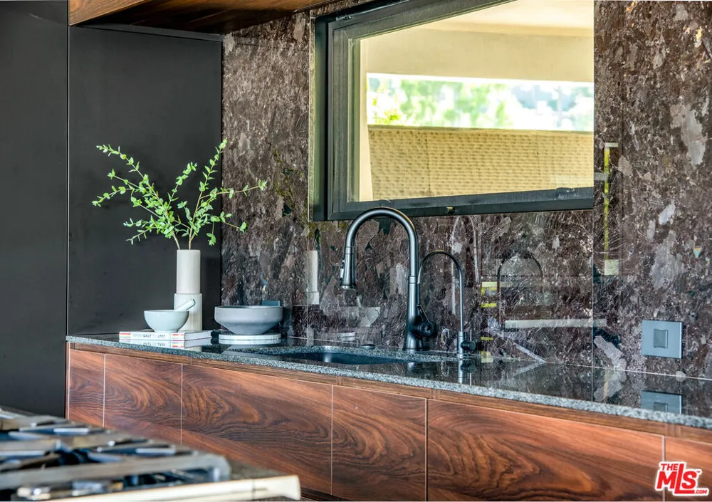 3526 Wrightwood Court Studio City, CA 91604