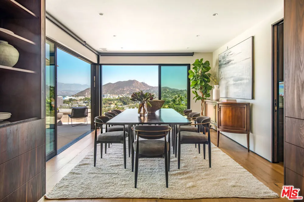 3526 Wrightwood Court Studio City, CA 91604