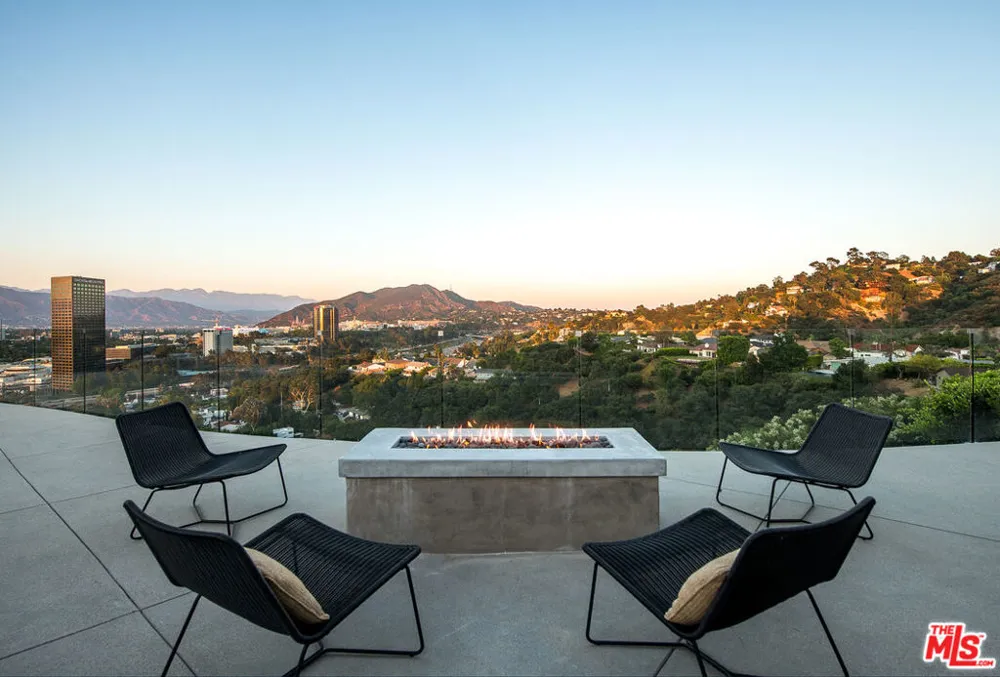 3526 Wrightwood Court Studio City, CA 91604