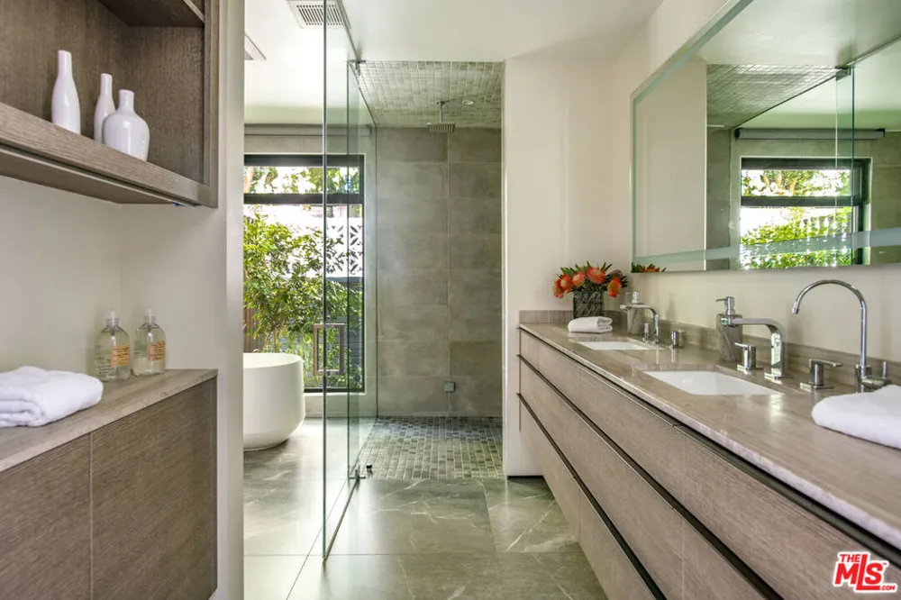 3526 Wrightwood Court Studio City, CA 91604