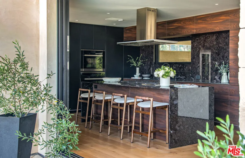 3526 Wrightwood Court Studio City, CA 91604