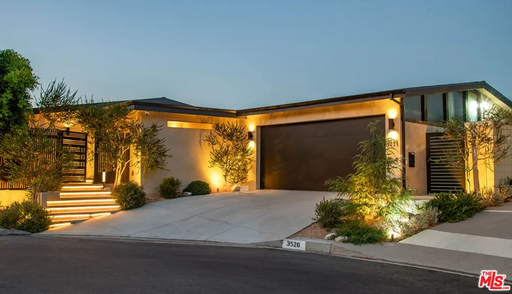 3526 Wrightwood Court Studio City, CA 91604