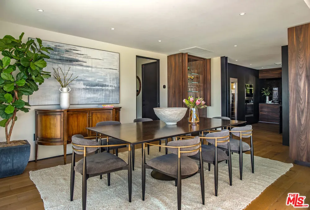 3526 Wrightwood Court Studio City, CA 91604