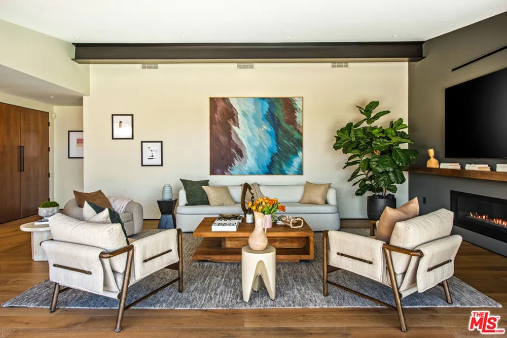3526 Wrightwood Court Studio City, CA 91604