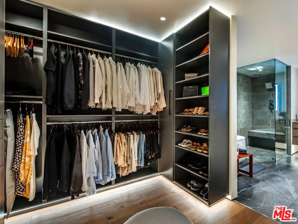 3526 Wrightwood Court Studio City, CA 91604