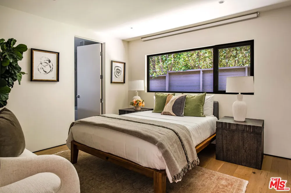 3526 Wrightwood Court Studio City, CA 91604