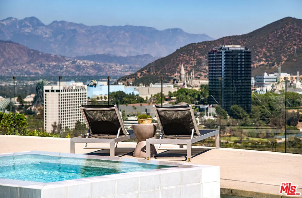 3526 Wrightwood Court Studio City, CA 91604