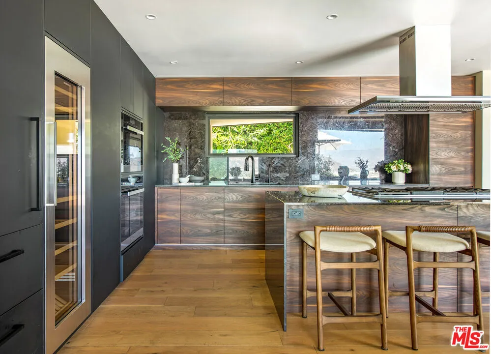 3526 Wrightwood Court Studio City, CA 91604