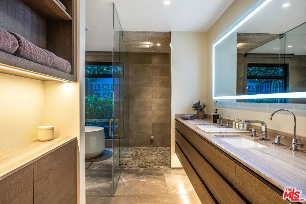 3526 Wrightwood Court Studio City, CA 91604
