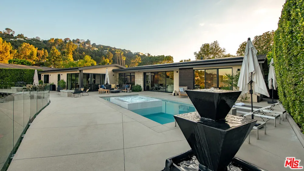 3526 Wrightwood Court Studio City, CA 91604