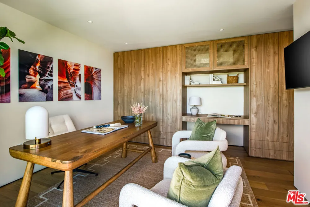 3526 Wrightwood Court Studio City, CA 91604