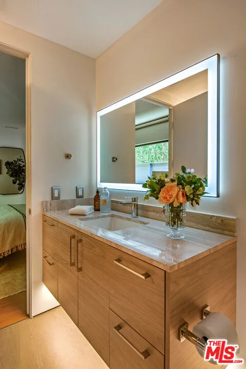 3526 Wrightwood Court Studio City, CA 91604