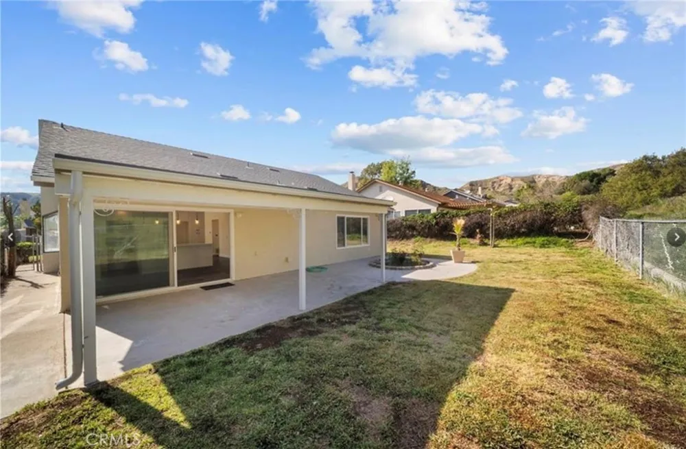 29716 Grandifloras Canyon Country, CA 91387