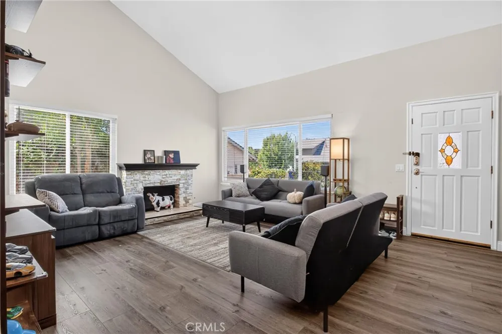 29716 Grandifloras Canyon Country, CA 91387