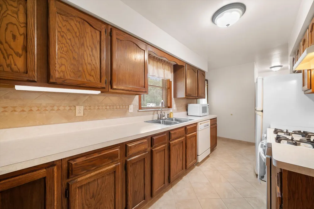 38531 Westvale Street Romulus, MI 48174