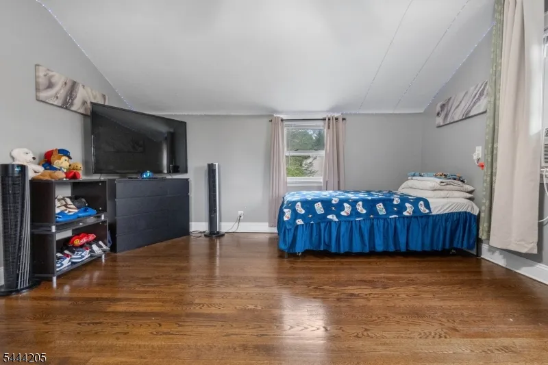49 Hillcrest Dr Liberty, NJ 07838