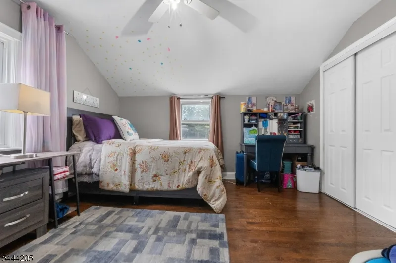 49 Hillcrest Dr Liberty, NJ 07838