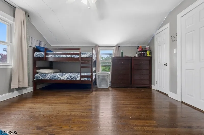 49 Hillcrest Dr Liberty, NJ 07838