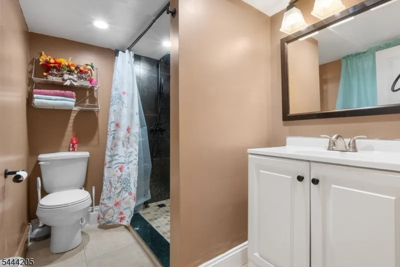 49 Hillcrest Dr Liberty, NJ 07838