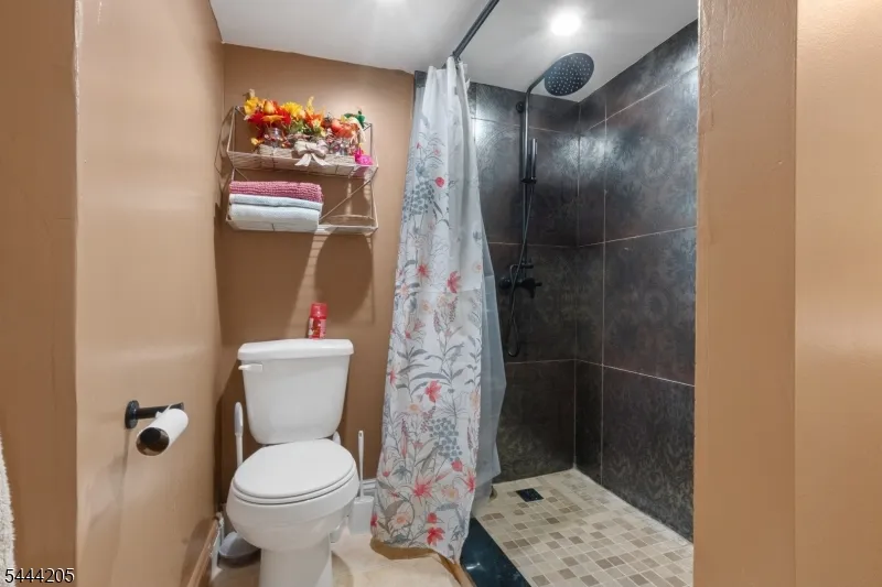 49 Hillcrest Dr Liberty, NJ 07838