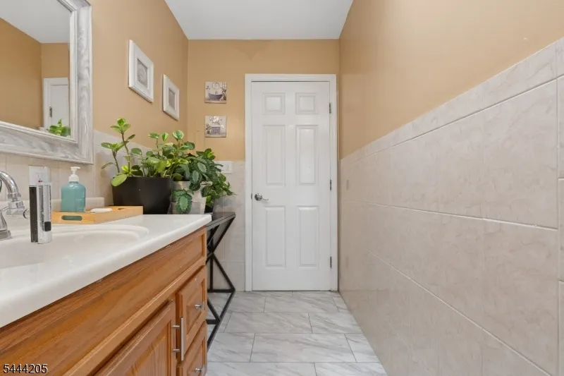 49 Hillcrest Dr Liberty, NJ 07838