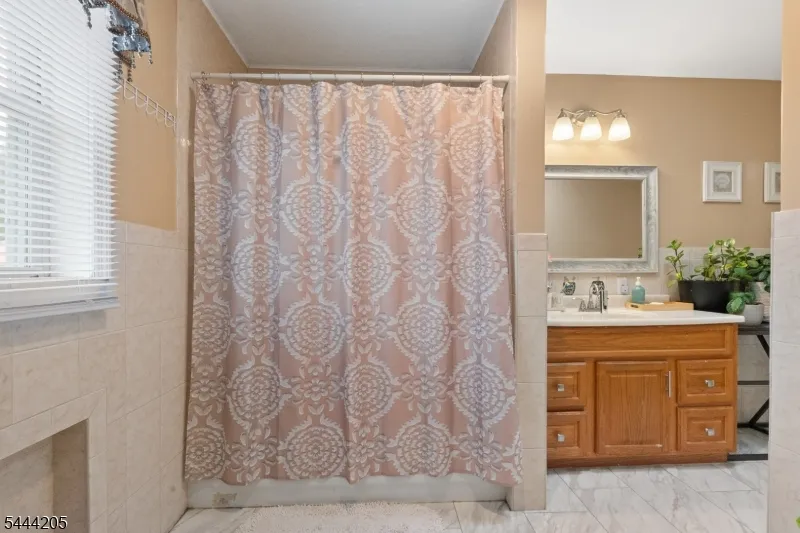 49 Hillcrest Dr Liberty, NJ 07838