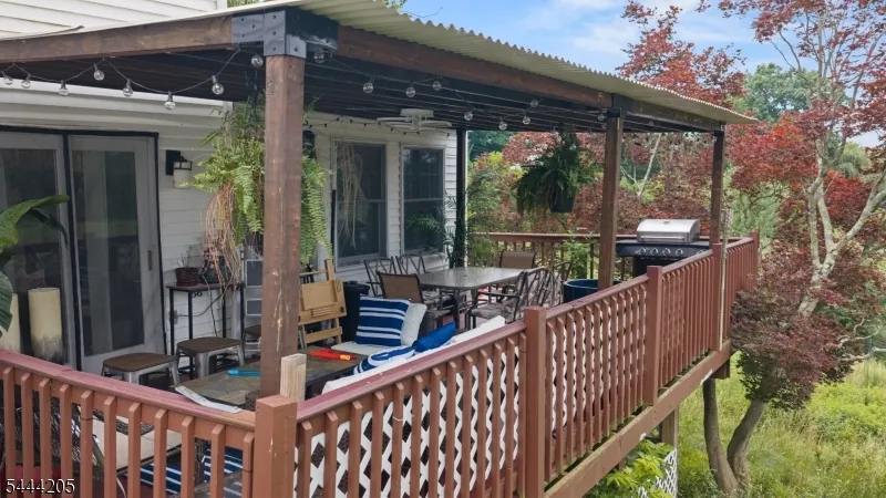49 Hillcrest Dr Liberty, NJ 07838